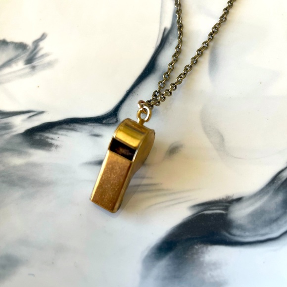 Gold whistle necklace - Picture 3 of 7